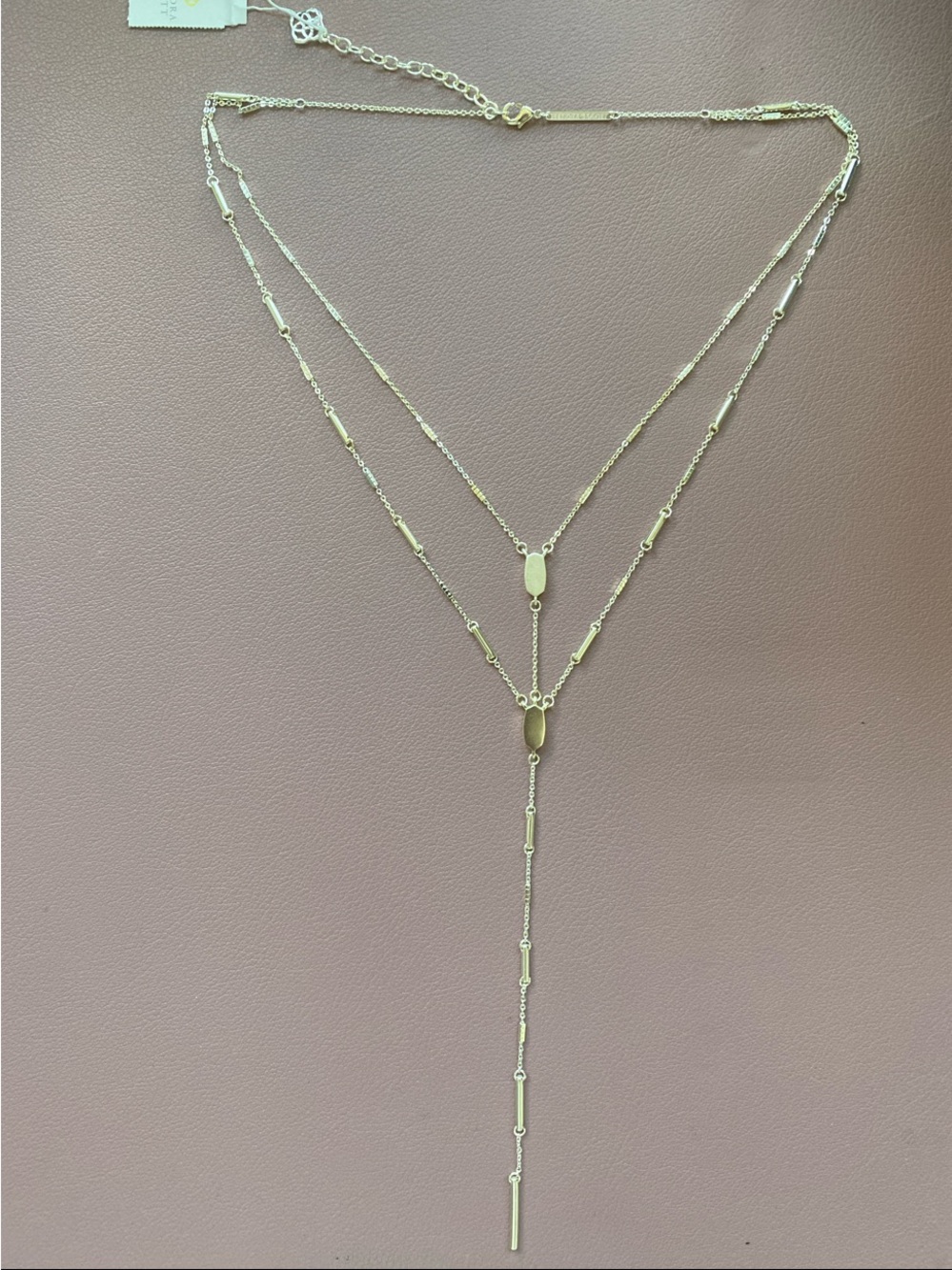 New with tag, Kendra Scott Adelia necklace. Ships quickly.